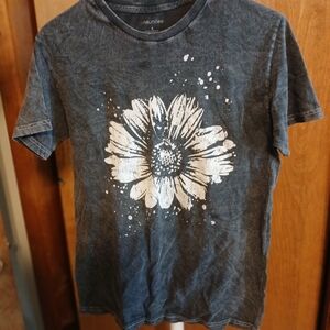 Maurices Gray T-Shirt with White Floral Design
